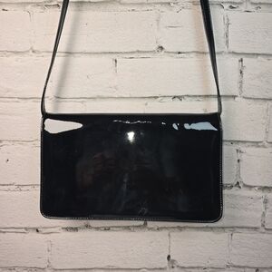 ANDE CLASSY Sleek Black Patent Leather Crossbody Bag